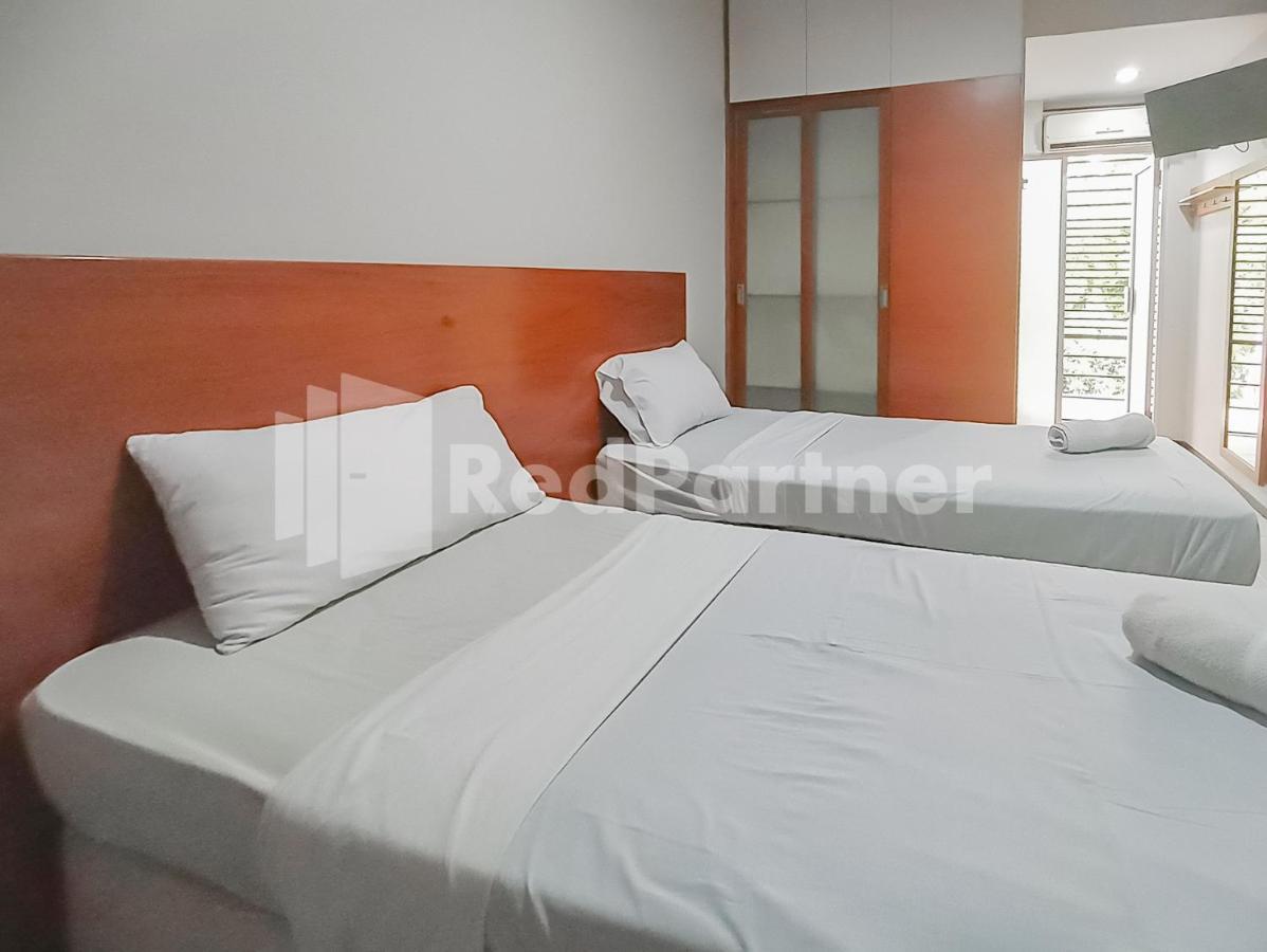 Sang Surya Guesthouse Syariah Near Rs Hasan Sadikin Mitra Reddoorz Bandung Bagian luar foto