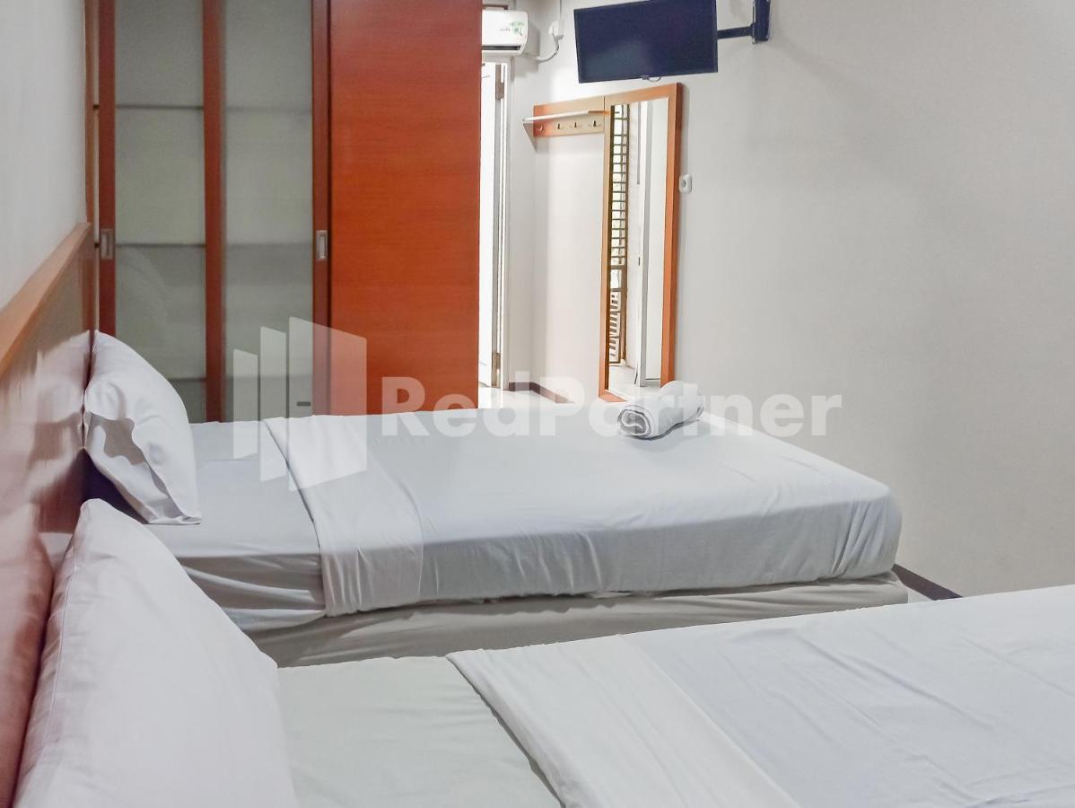 Sang Surya Guesthouse Syariah Near Rs Hasan Sadikin Mitra Reddoorz Bandung Bagian luar foto