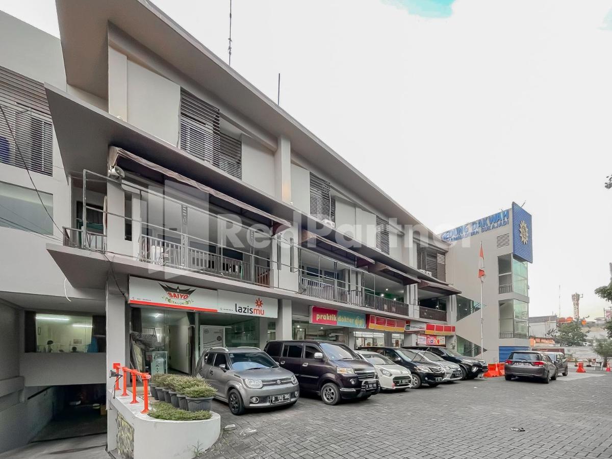 Sang Surya Guesthouse Syariah Near Rs Hasan Sadikin Mitra Reddoorz Bandung Bagian luar foto