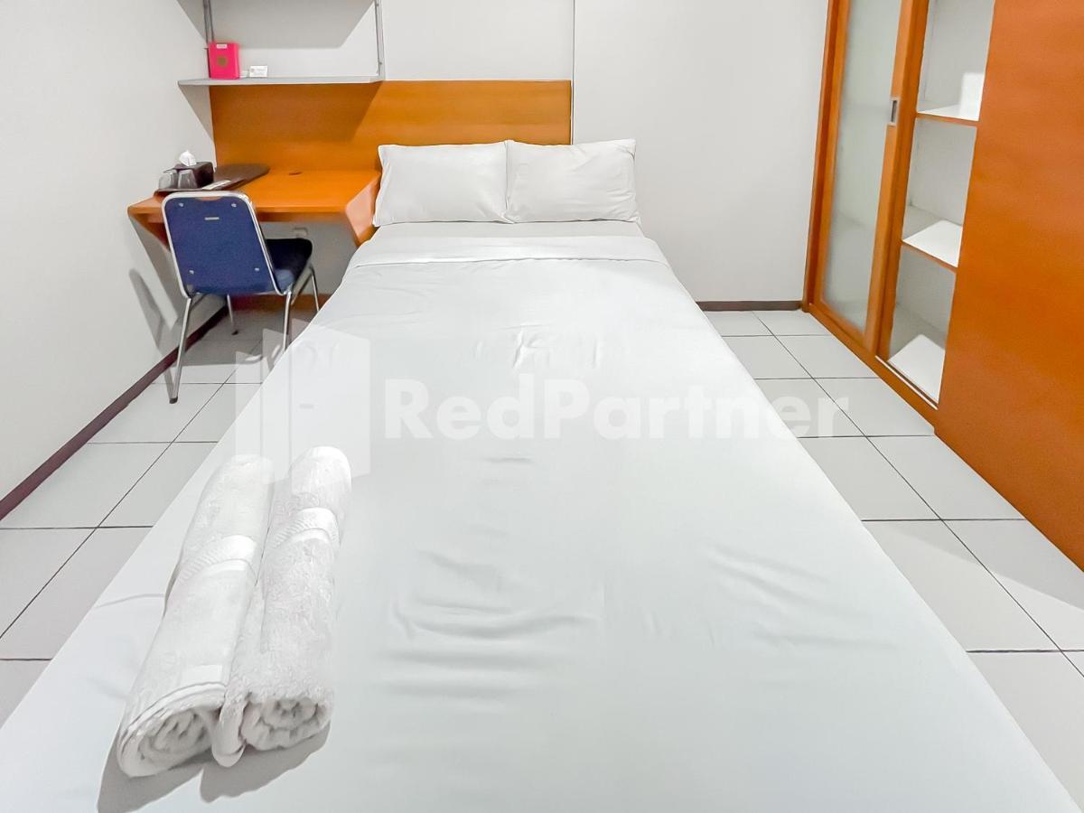Sang Surya Guesthouse Syariah Near Rs Hasan Sadikin Mitra Reddoorz Bandung Bagian luar foto